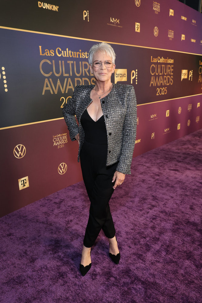 Jamie Lee Curtis in a grey blazer at the 2025 Las Culturistas Awards