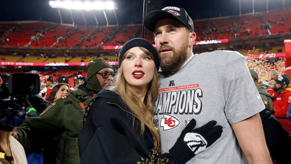 Taylor Swift Travis Kelce podcast