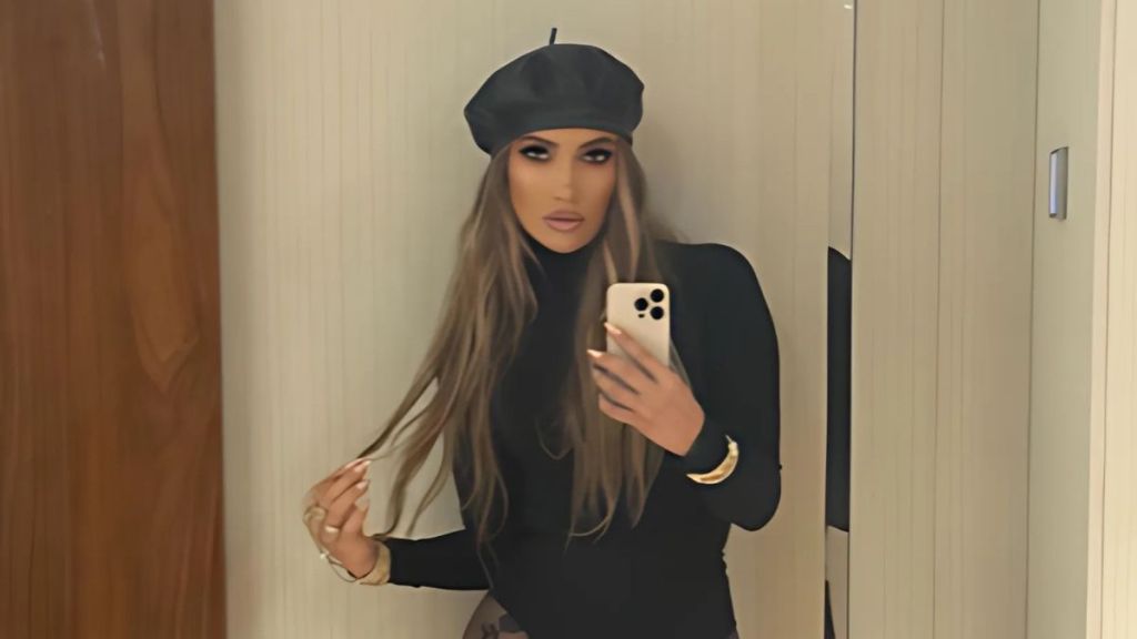 Jennifer Lopez pantless outfit photos