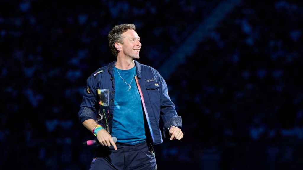 Chris Martin Coldplay kiss cam