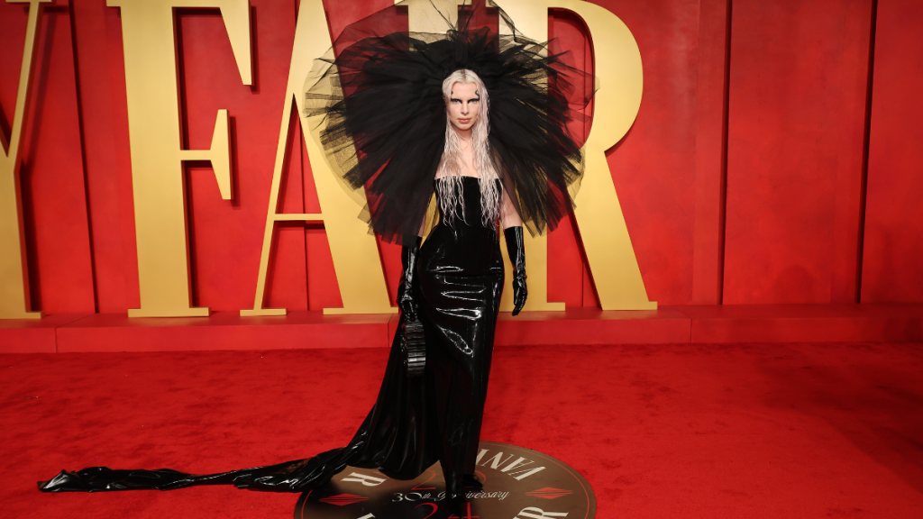 Julia Fox attends the 2024 Vanity Fair Oscar Party Hosted By Radhika Jones at Wallis Annenberg Center for the Performing Arts on March 11, 2024 in Beverly Hills, California.