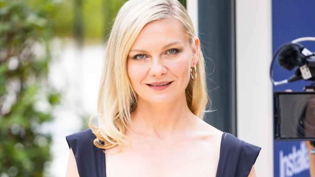 Kirsten Dunst attends the Chanel Haute Couture Fall/Winter 2025/2026 show as part of Paris Fashion Week on July 08, 2025 in Paris, France.