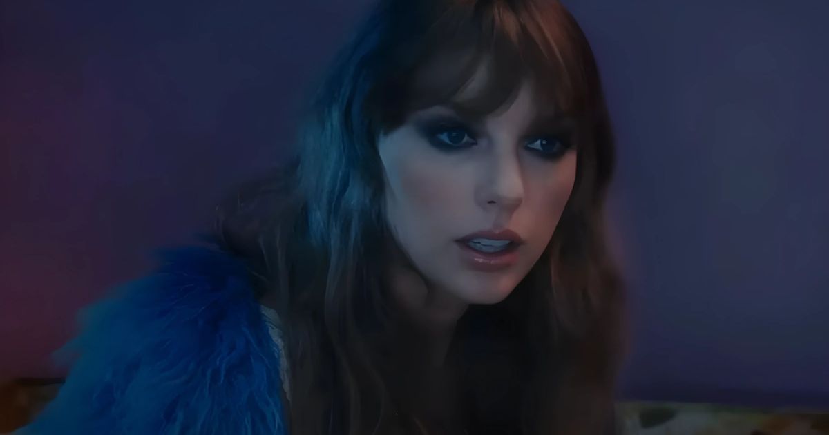 Newly-Engaged Taylor Swift Puts on a Leggy Display for First Outing