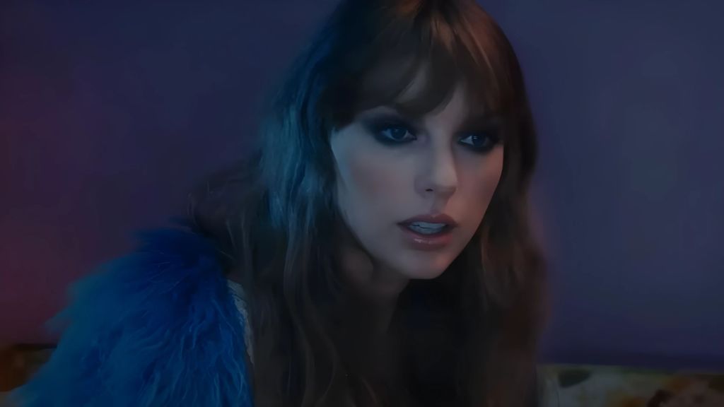 Newly-Engaged Taylor Swift Puts on a Leggy Display for First Outing