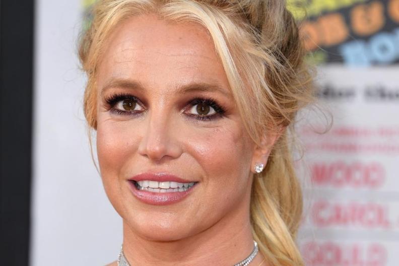 Britney Spears Re-Uploads Nude Photo on Instagram