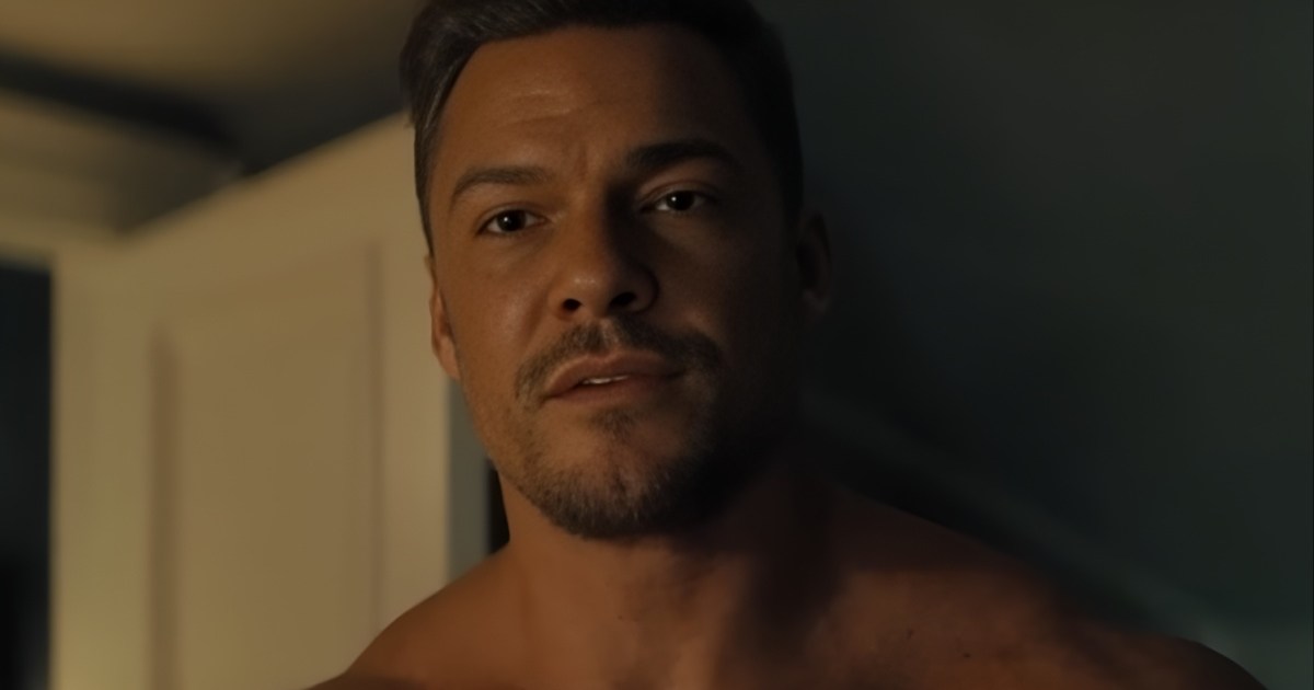 Alan Ritchson Shows off His 'Grandpa Bod' With Ripped Abs