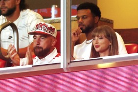 nfl game travis kelce taylor swift jumbotron