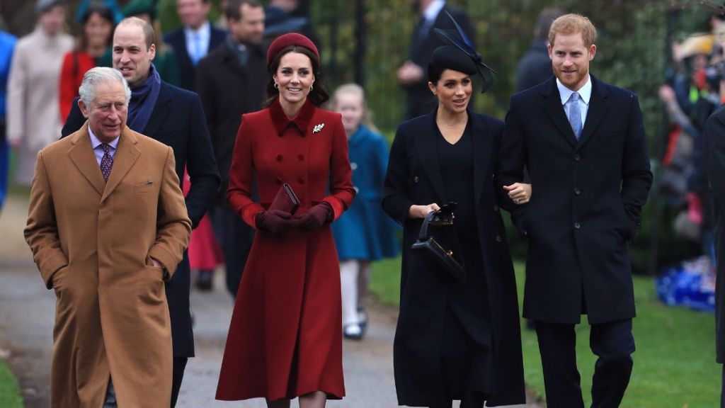 (L-R) Prince Charles, Prince of Wales, Prince William, Duke of Cambridge, Catherine, Duchess of Cambridge, Meghan, Duchess of Sussex and Prince Harry, Duke of Sussex arrive to attend Christmas Day Church service at Church of St Mary Magdalene on the Sandringham estate on December 25, 2018 in King's Lynn, England