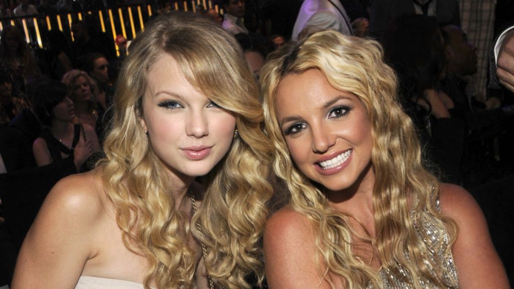 Taylor Swift and Britney Spears in the audience at the 2008 MTV Video Music Awards at Paramount Pictures Studios on September 7, 2008 in Los Angeles, California.