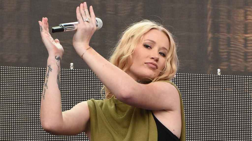 Internet Reacts to Iggy Azalea Wearing Daring Mesh Dress