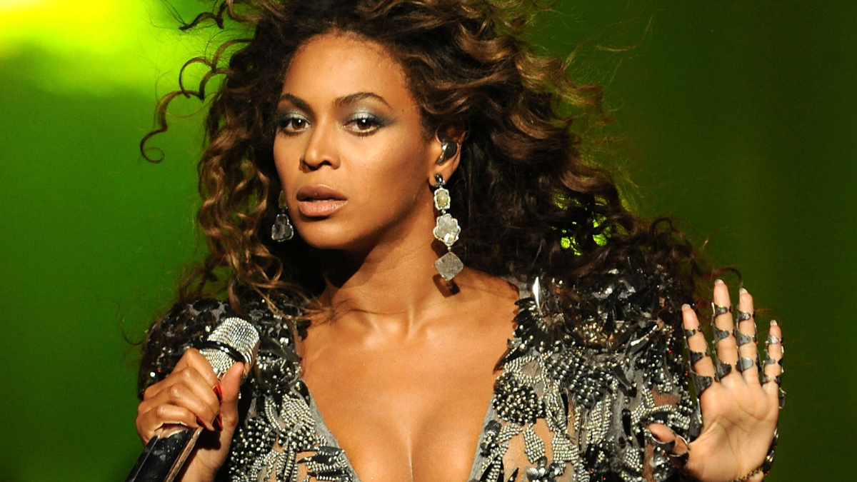 Photos: Beyonce Gets Playful in Sheer in Her Own Unique Way - Reality Tea