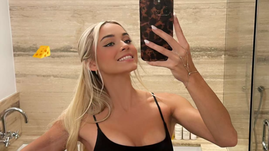 Livvy Dunne photos selfies NYC apartment
