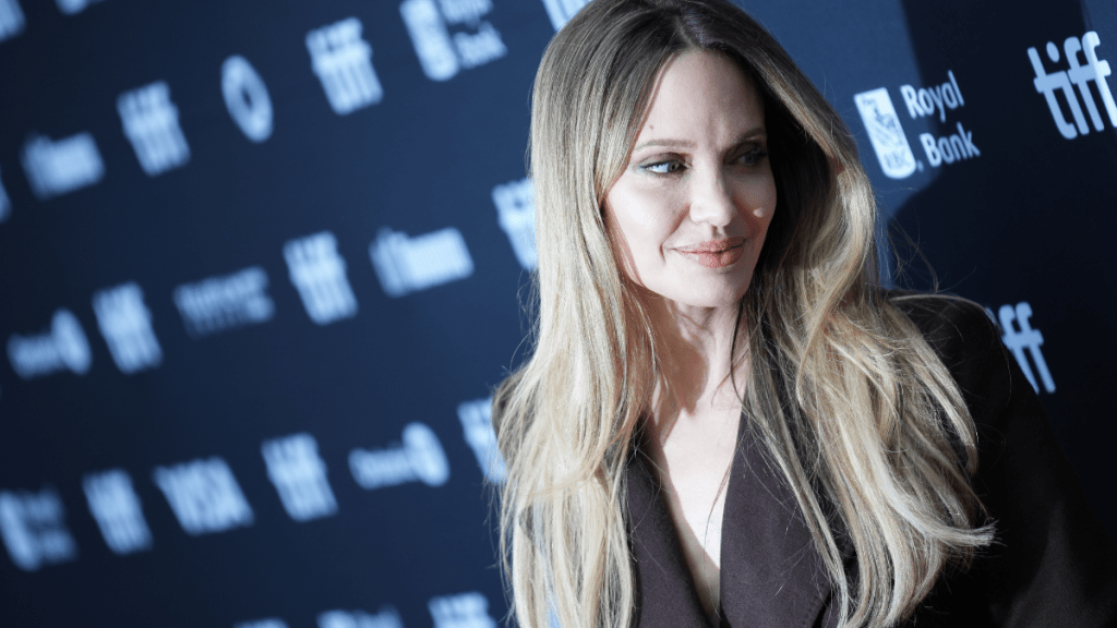Angelina Jolie leave US move UK house