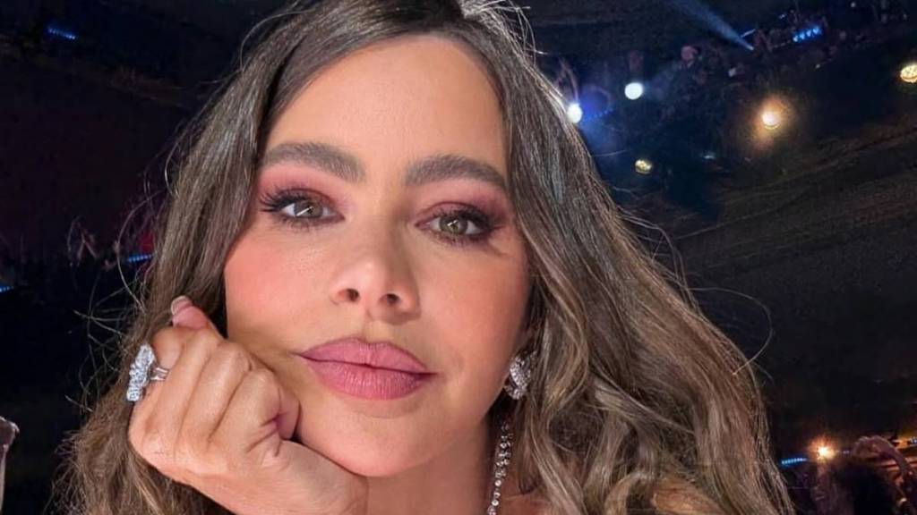 Sofia Vergara's Daring Green Dress Has Fans Talking