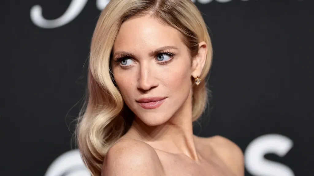 Britanny Snow Stuns in Body-Hugging Illusion Ruched Dress