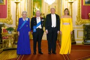 Donald Trump bow royal