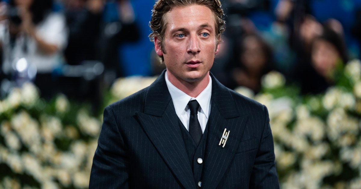 Jeremy Allen White's Perfect Response to Florist Callout