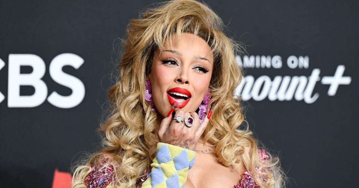 Doja Cat Eating Lipstick at VMAs Spark Strong Fan Reaction