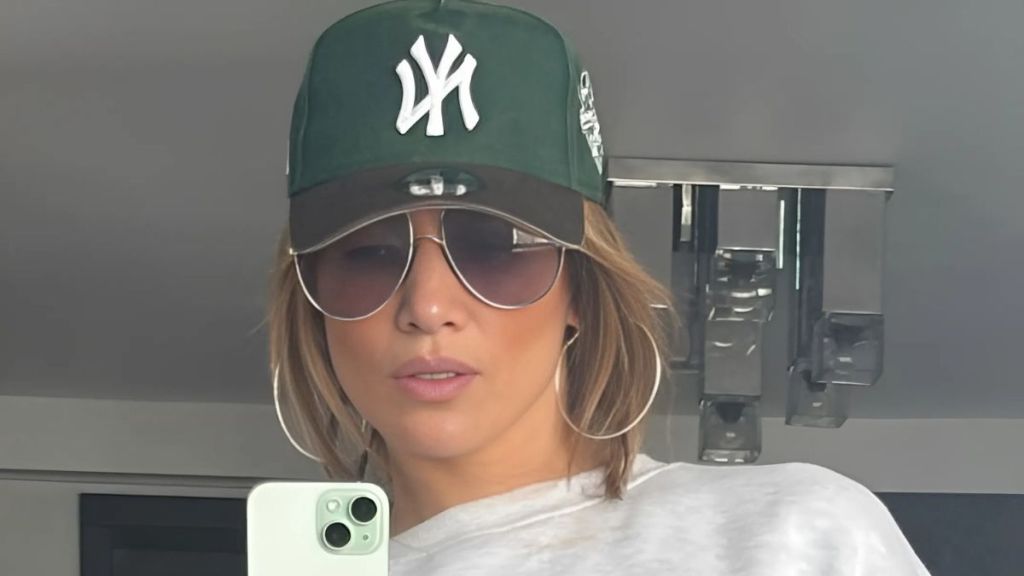 Jennifer Lopez Spotted Wearing Crop Top With Ben Affleck's Son