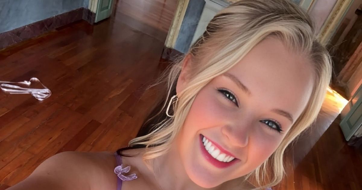 JoJo Siwa Wears Head-Turning Gold Dress & Fans Say 'She's Glowing'