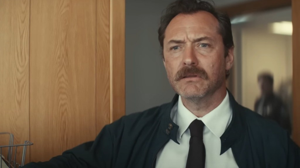 Jude Law Trips & Falls In Awkward Venice Video