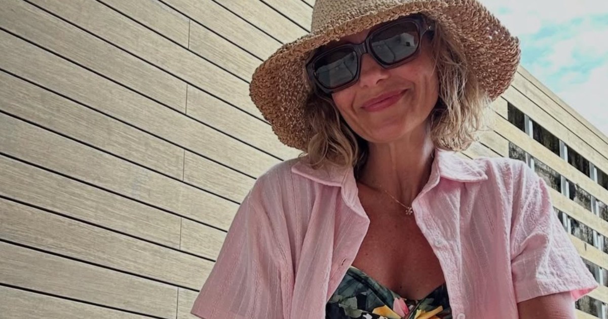 Candace Cameron Bure Shrugs Off Bathing Suit Backlash With Crop Top Pic