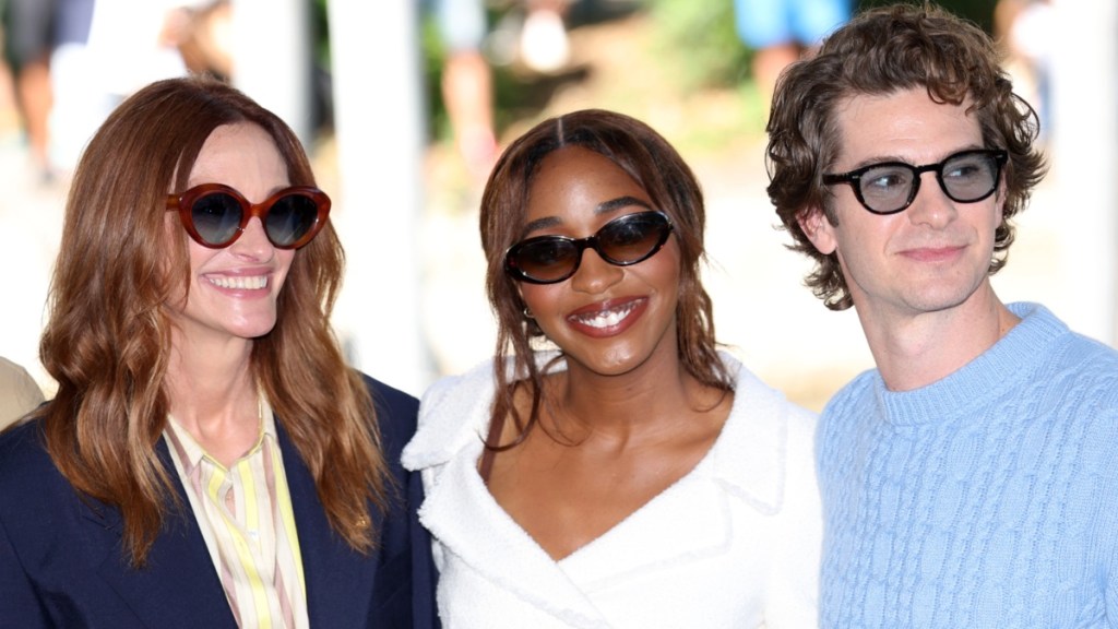 Andrew Garfield & Julia Roberts' Reaction Goes Viral As Ayo Edebiri Gets Snubbed