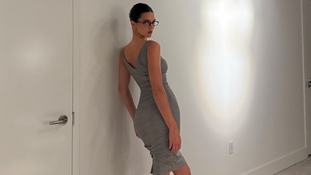 Kendall Jenner’s Office Look Is Pure Hailey Bieber Vibes