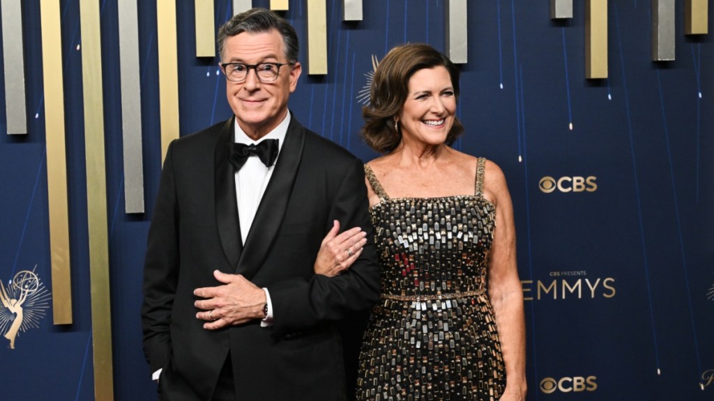 Stephen Colbert Kisses Wife Evelyn in Iconic Glambot Moment