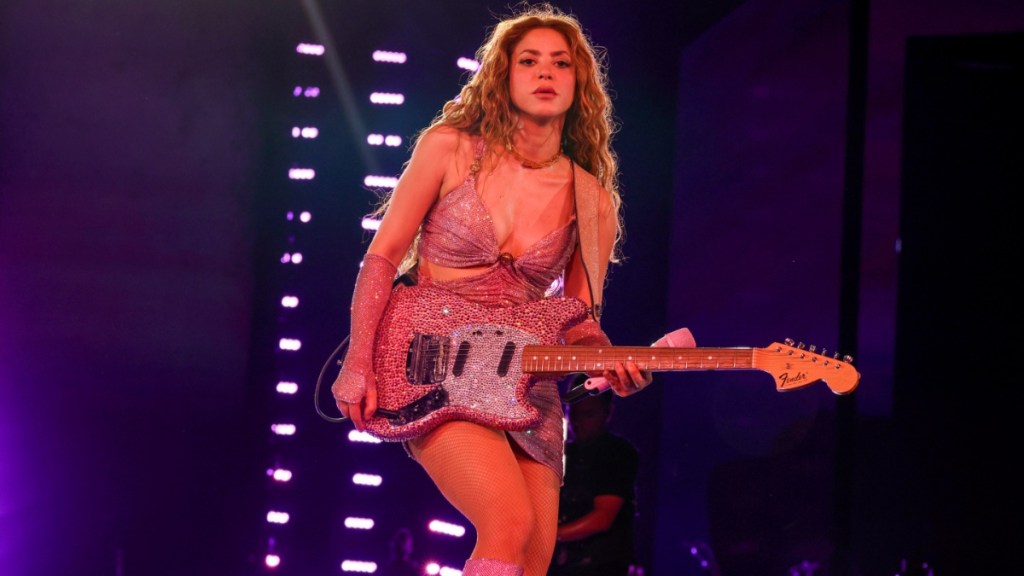 Shakira’s Cropped Top Look Highlights Her Toned Figure