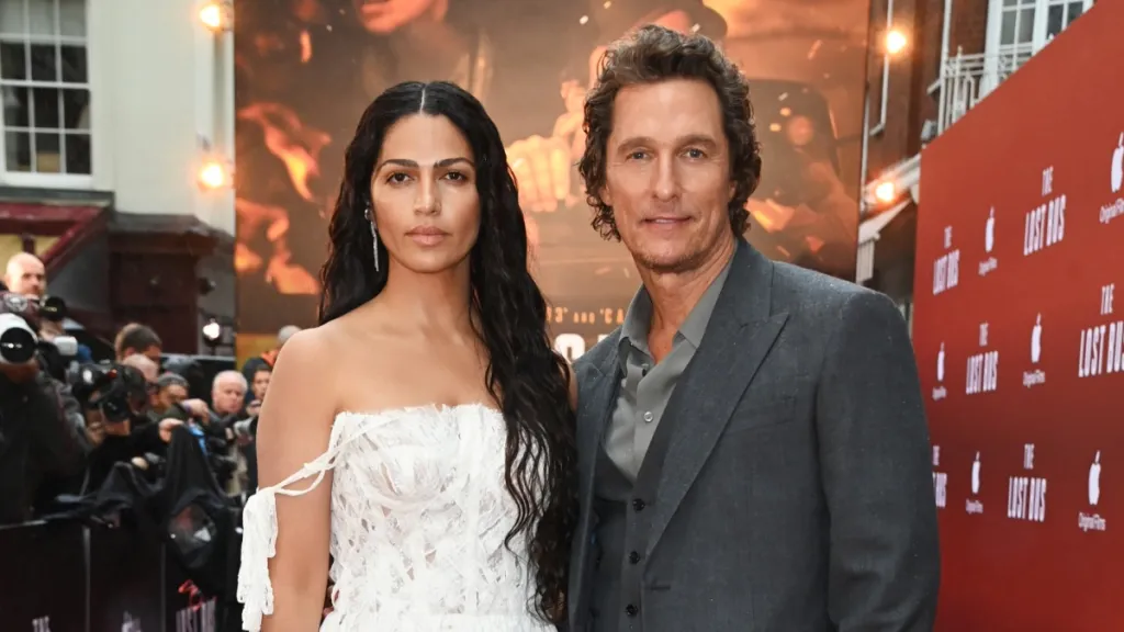 Matthew McConaughey & Wife Camila Share a Kiss in London