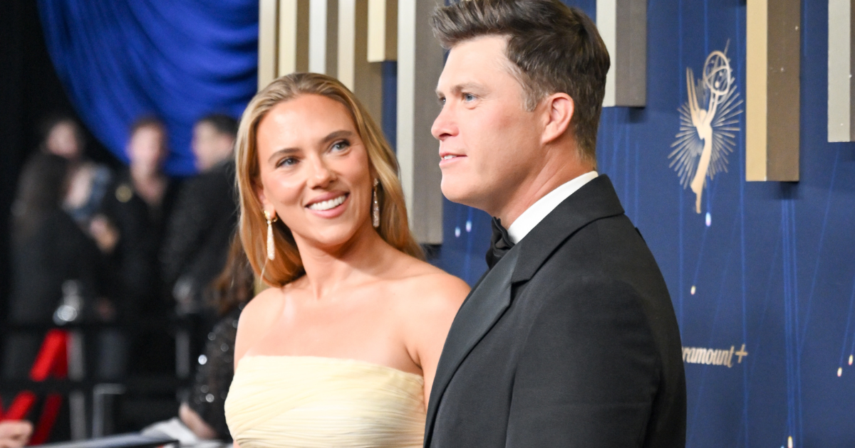 Video: Scarlett Johansson Attends the 2025 Emmys as Husband Colin Jost’s Plus-One