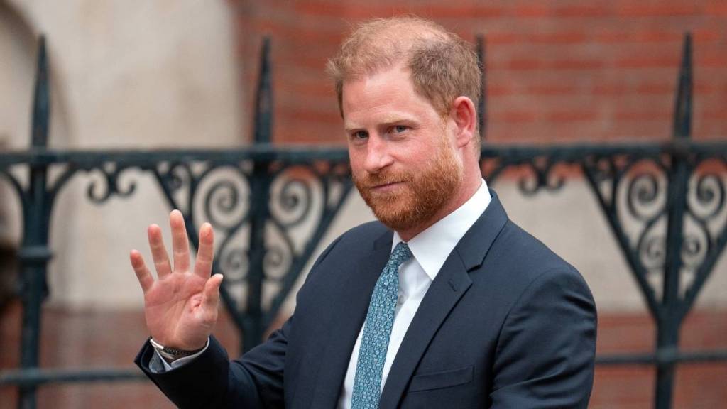 Prince Harry's 'Old Pal' Claims He's Homesick & Sending Emotional Texts to Friends