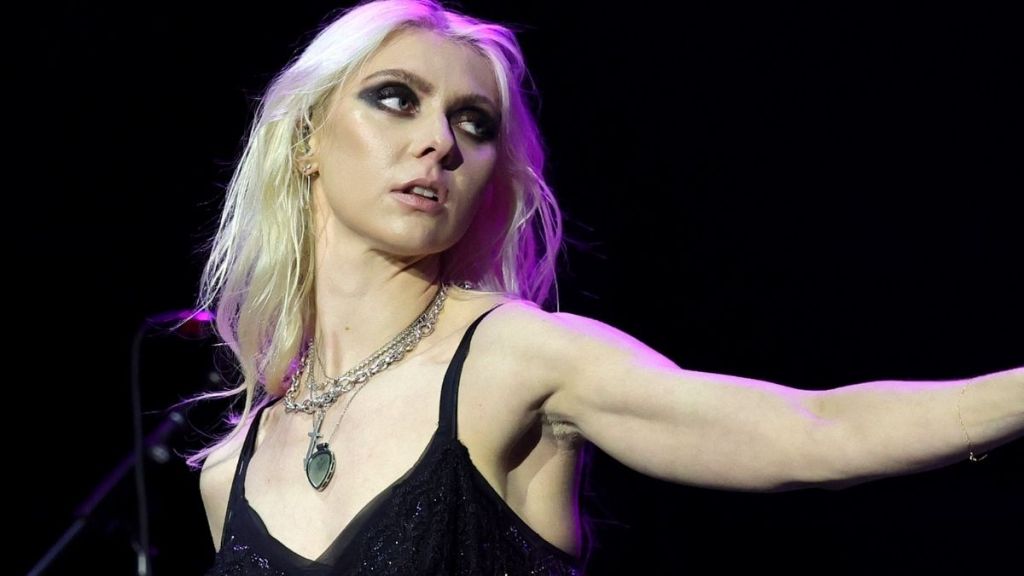 Taylor Momsen Wears Revealing Look for a Music Video