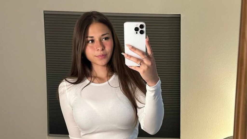 OnlyFans' Sophie Rain Shades Annie Knight, Calls Her 'Irrelevant'
