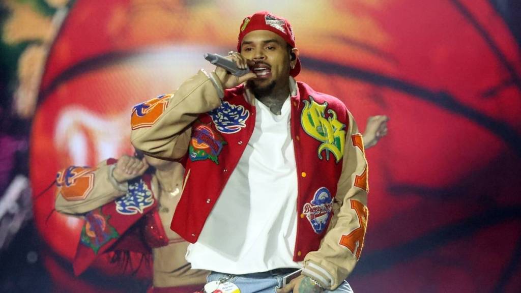 Chris Brown Shares Intimate Photo With Kayla Nicole After Lap Dance
