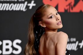 Ariana Grande & Tate McRae Share a Cheek Kiss at VMAs