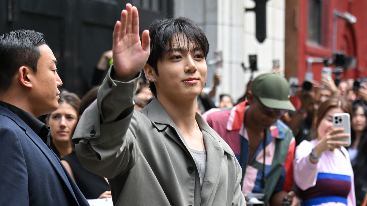 BTS Jungkook Dressed To Kill At Calvin Klein NYFW Fans Are Obsessed Bts Jungkook