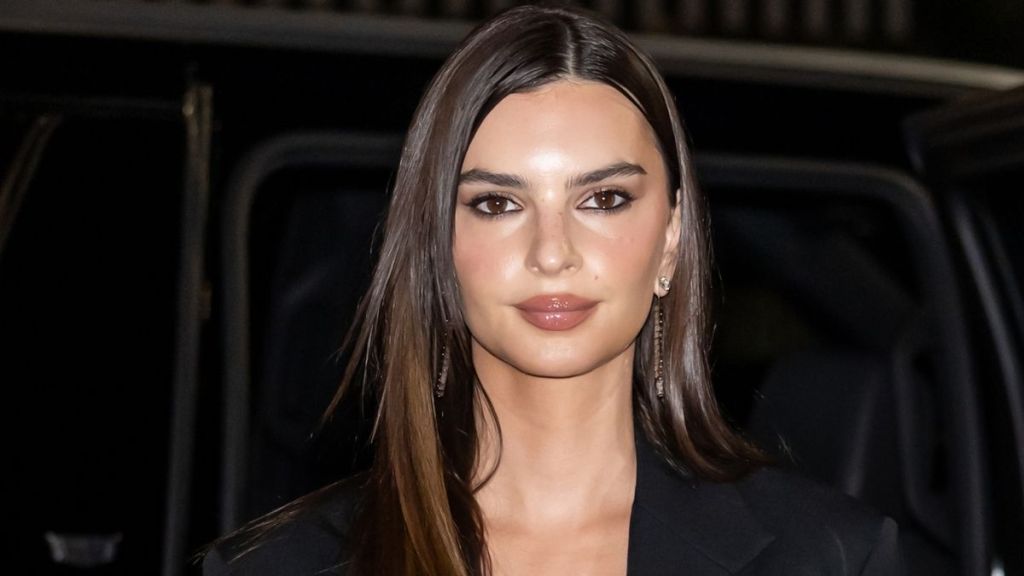 Internet Reacts to Emily Ratajkowski Wearing Oversized Blazer Without Shirt: 'Stunning'