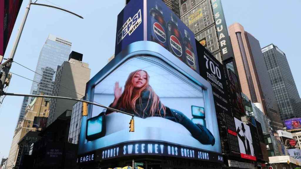 Sydney Sweeney Ad Fuels American Eagle’s Biggest Market Jump Since 2000