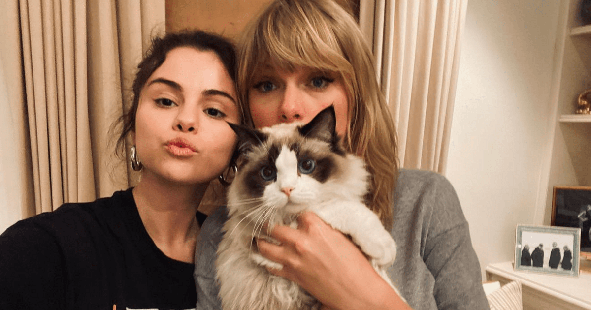 Taylor Swift Arrived Hidden Under Umbrellas for Selena Gomez & Benny Blanco’s Wedding: Report