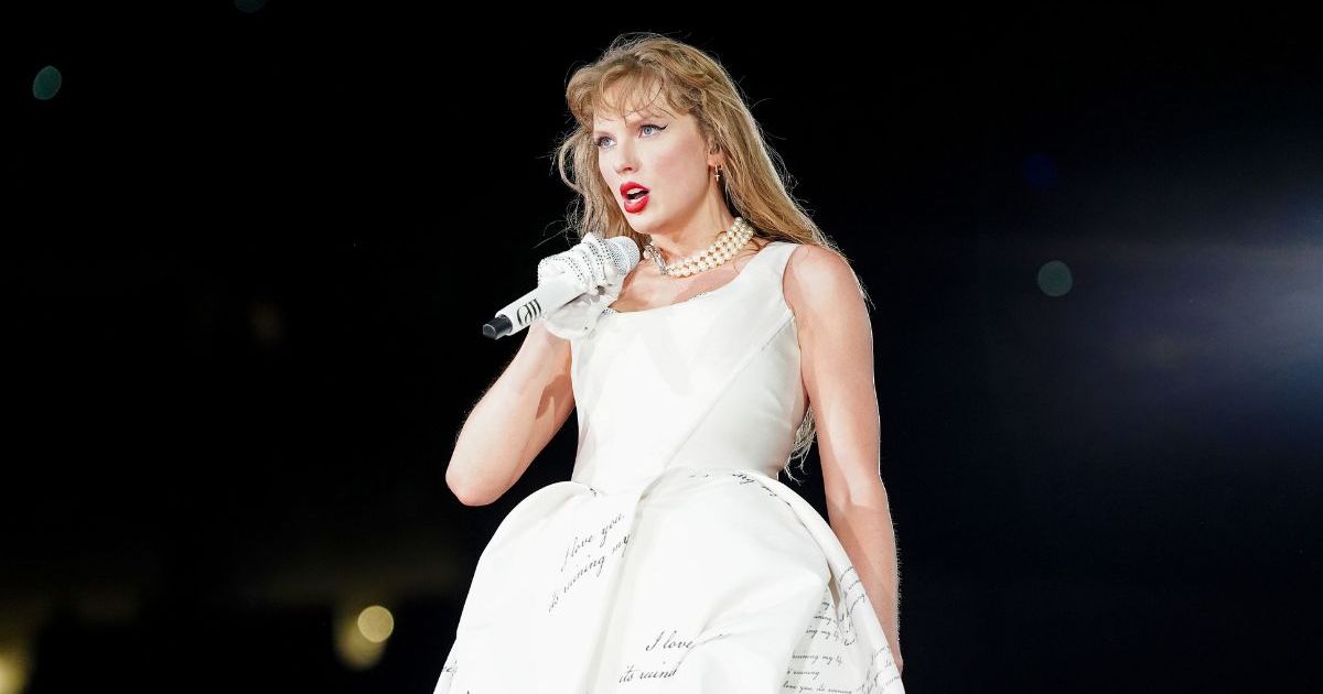 Taylor's Wedding Gown Will Be 'Most Important' Since Princess Diana's, Says Source