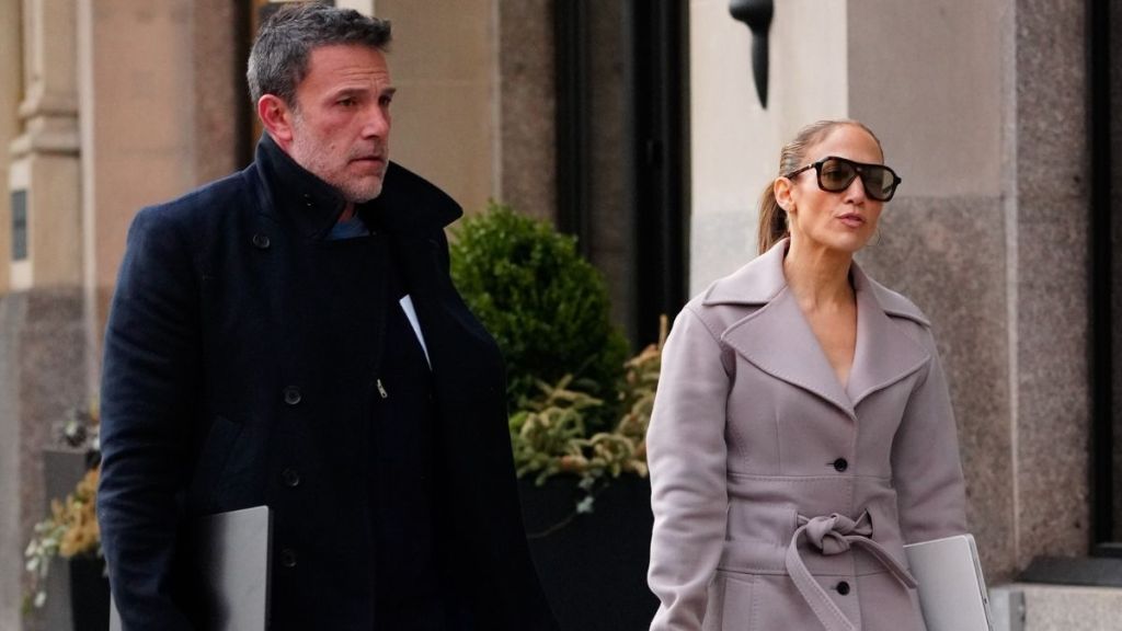 Jennifer Lopez Believes Ben Affleck Owes Her 'One Last Favor' Because of Their Past, Says Source