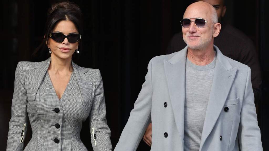Paris Fashion Week Wants More of Lauren Sanchez & It's Part of a Bigger Plan, Says Source