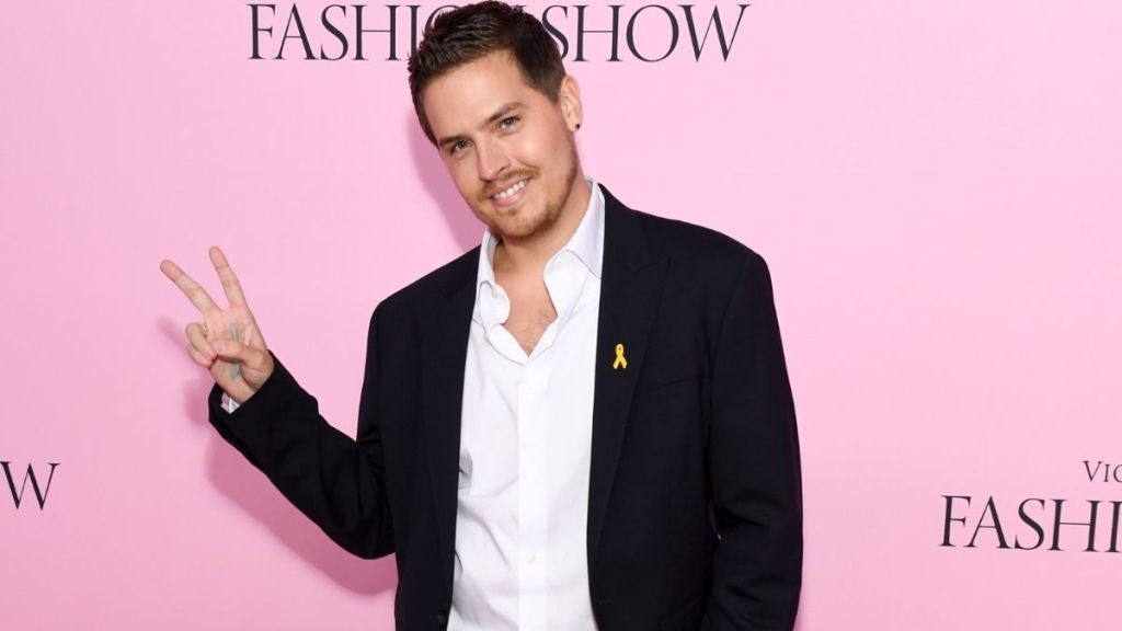Dylan Sprouse Has Fans Laughing at His Tucking 'FUPA' Comment