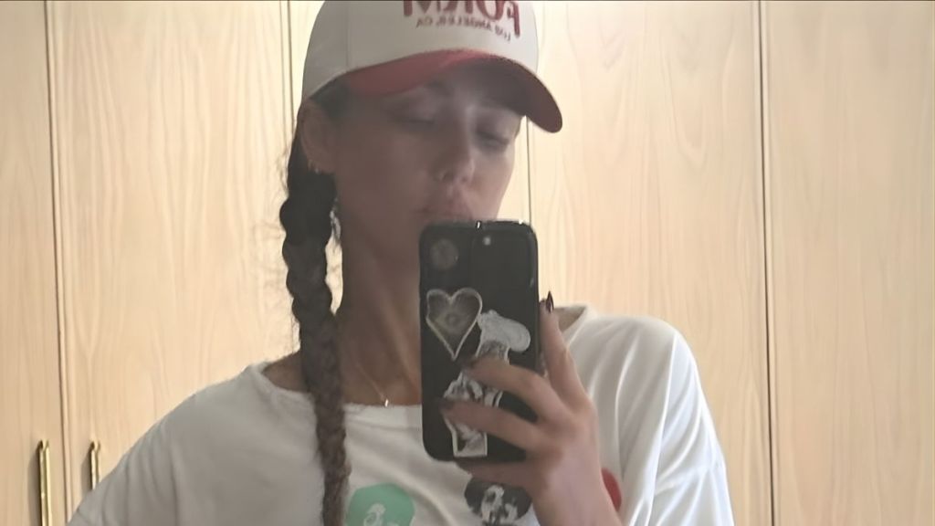 Jessica Alba’s Self-Care Photo Has Fans Calling Her ‘The Most Charming Angel'