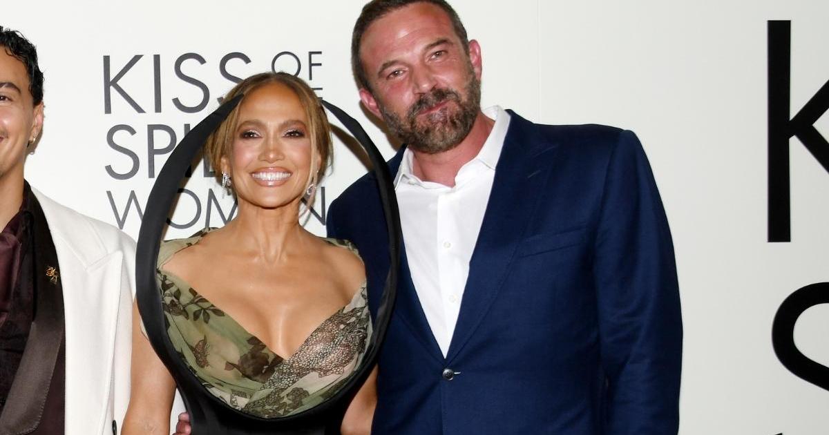 Ben Affleck Told Jennifer Lopez He Hated a Part of Her Dress on the Red Carpet, Says Lip Reader