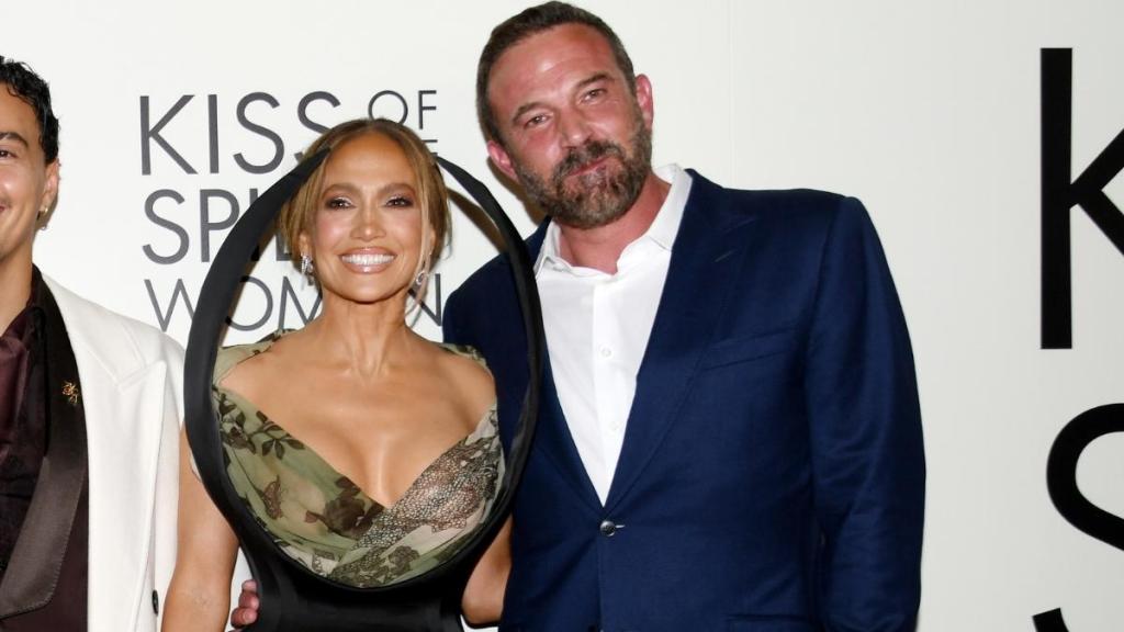 Ben Affleck Told Jennifer Lopez He Hated a Part of Her Dress on the Red Carpet, Says Lip Reader