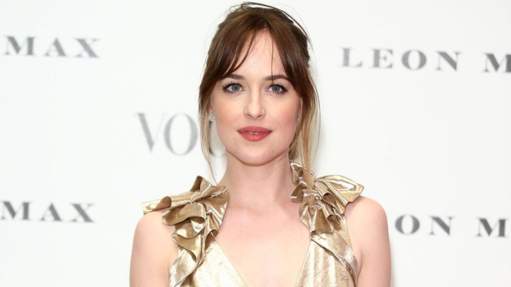 Dakota Johnson Reveals Her 1 Red Flag After Chris Martin Split