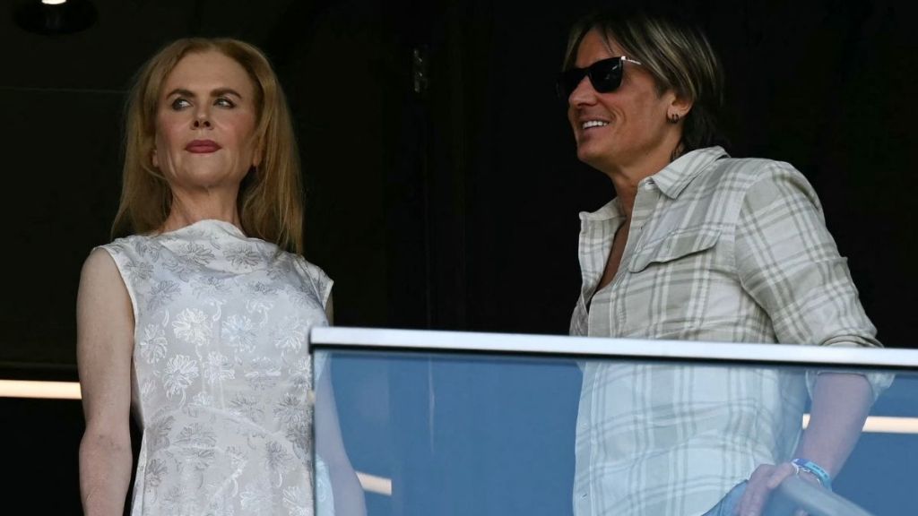 Keith Urban's Guitarist 'Milking' His Divorce From Nicole Kidman, Says Source